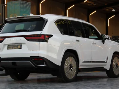 2025 لكزس إل إكس 600