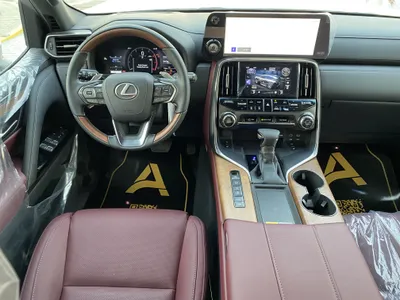 2025 لكزس إل إكس 600