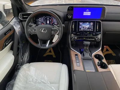 2025 لكزس إل إكس 600