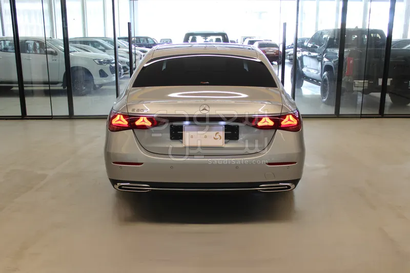 2024 مرسيدس - بنز إي 200