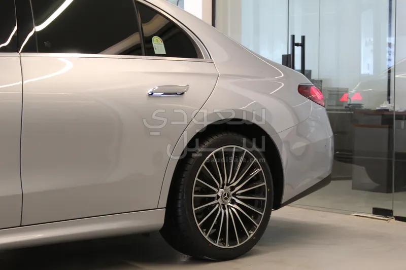 2024 مرسيدس - بنز إي 200