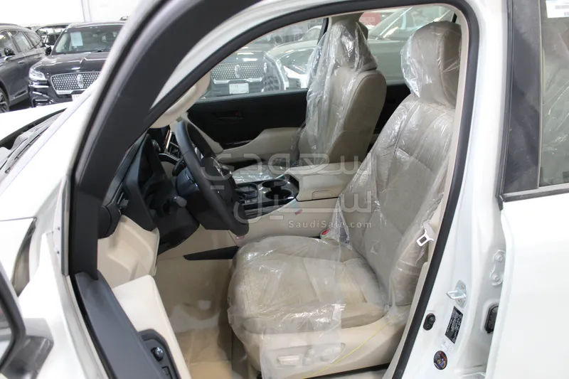 2025 تويوتا لاند كروزر جي اكس ار