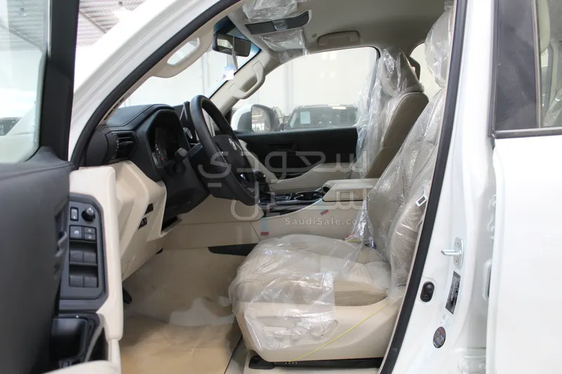 2025 تويوتا لاند كروزر جي اكس ار