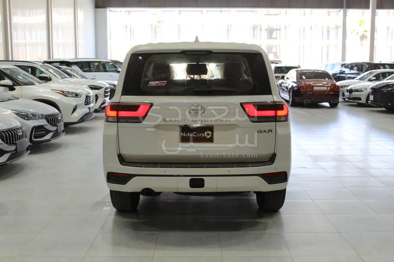 2025 تويوتا لاند كروزر جي اكس ار