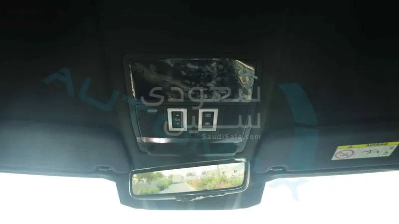 2025 لاند روفر ديفيندر اكس داينمك