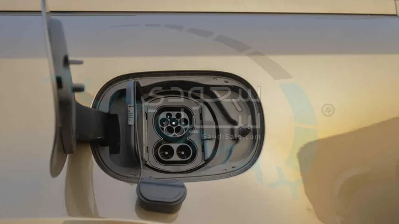 2025 لاند روفر ديفيندر اكس داينمك