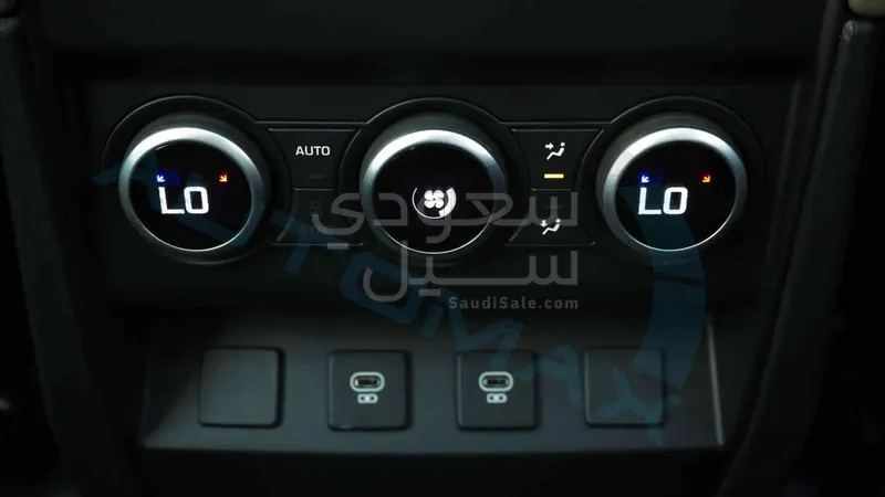 2025 لاند روفر ديفيندر اكس داينمك