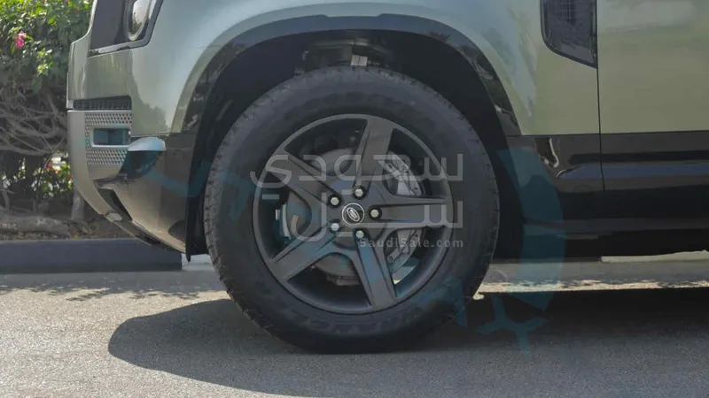 2025 لاند روفر ديفيندر اكس داينمك