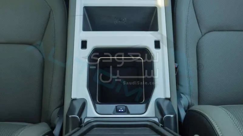 2025 لاند روفر ديفيندر اكس داينمك