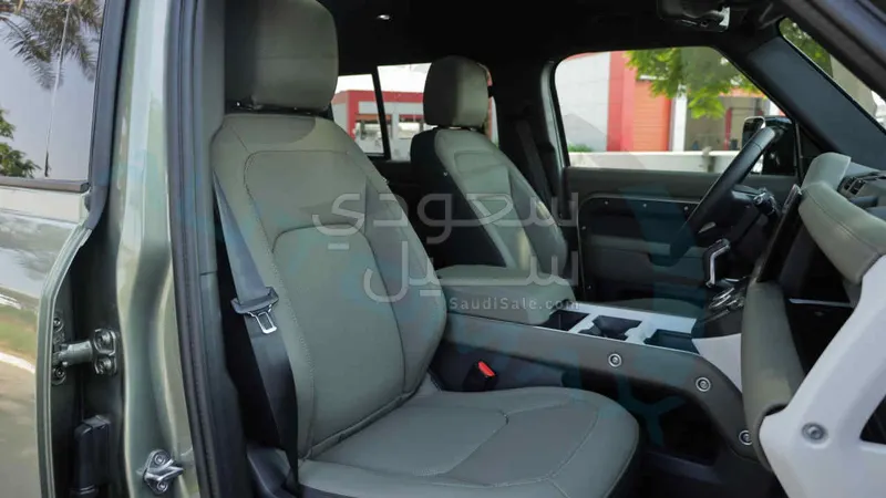 2025 لاند روفر ديفيندر اكس داينمك