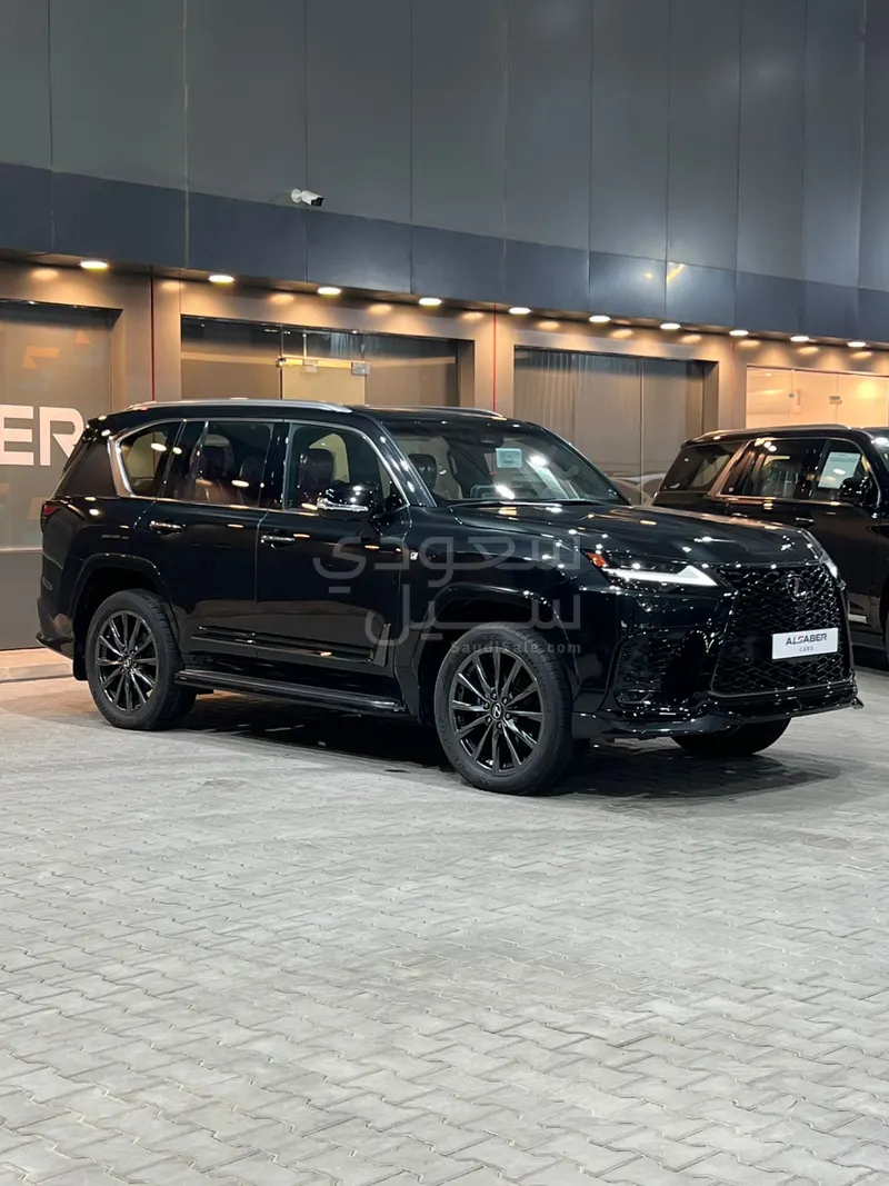 2025 لكزس إل إكس 600 إف