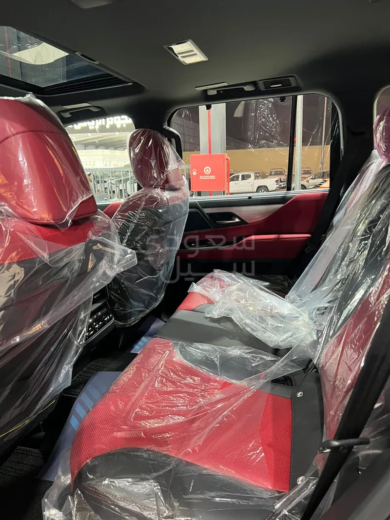 2025 لكزس إل إكس 600 إف