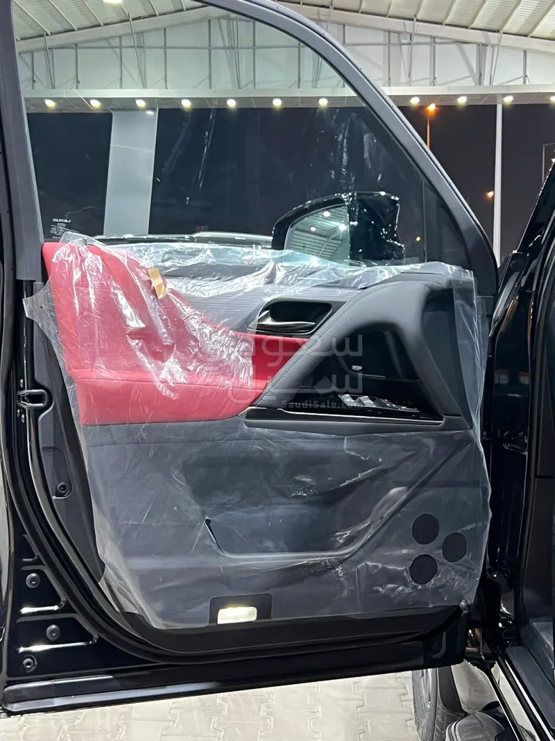 2025 لكزس إل إكس 600 إف