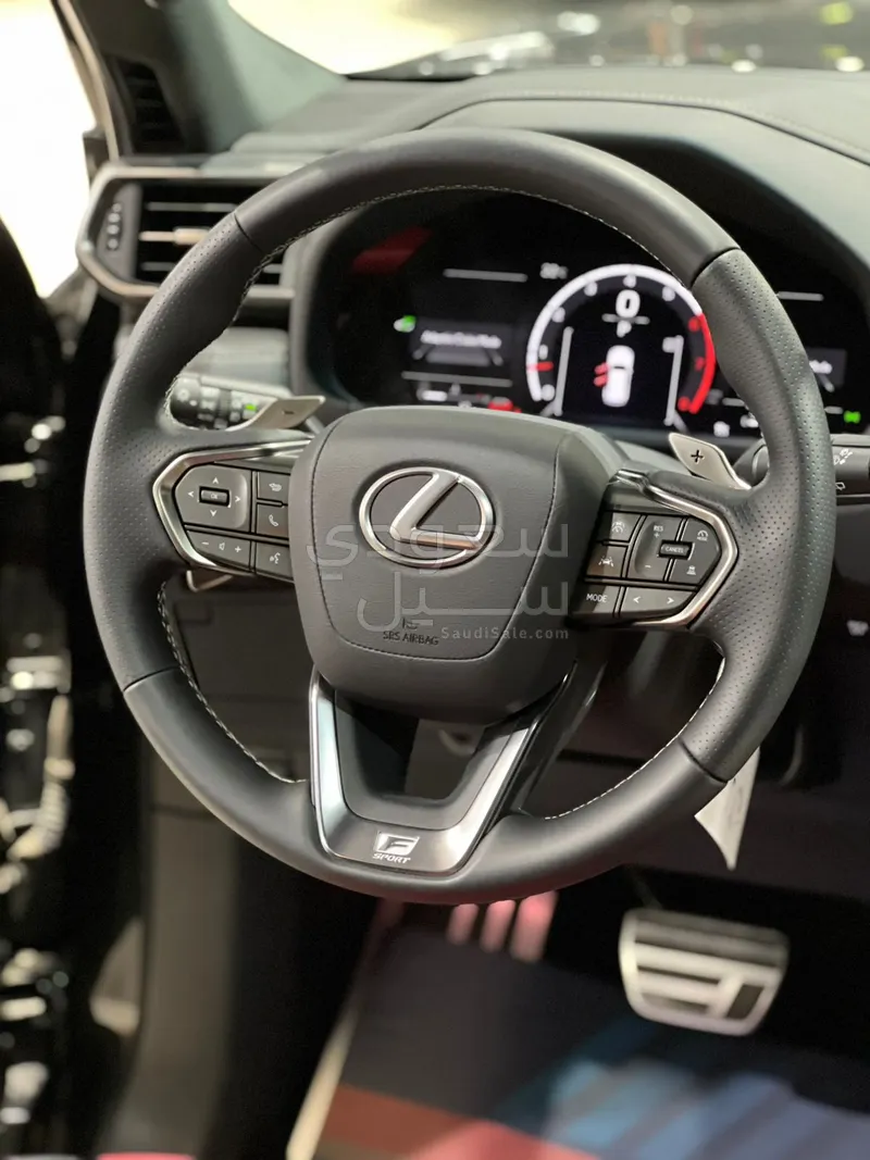 2025 لكزس إل إكس 600 إف