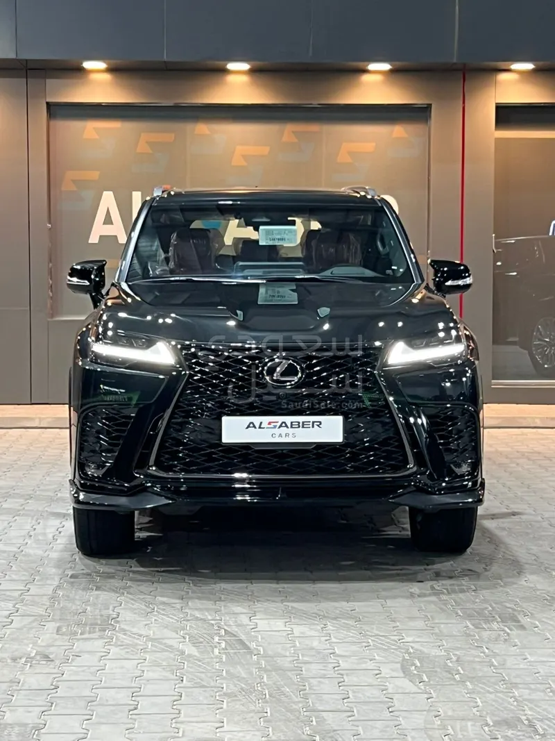 2025 لكزس إل إكس 600 إف