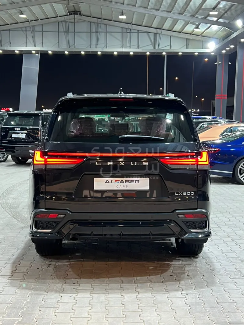 2025 لكزس إل إكس 600 إف