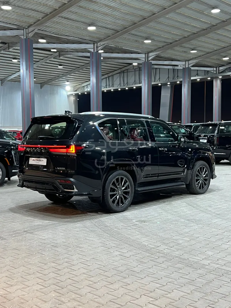 2025 لكزس إل إكس 600 إف