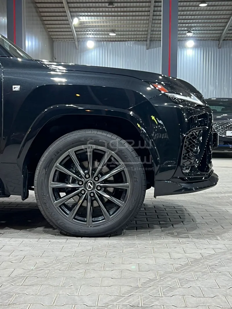 2025 لكزس إل إكس 600 إف