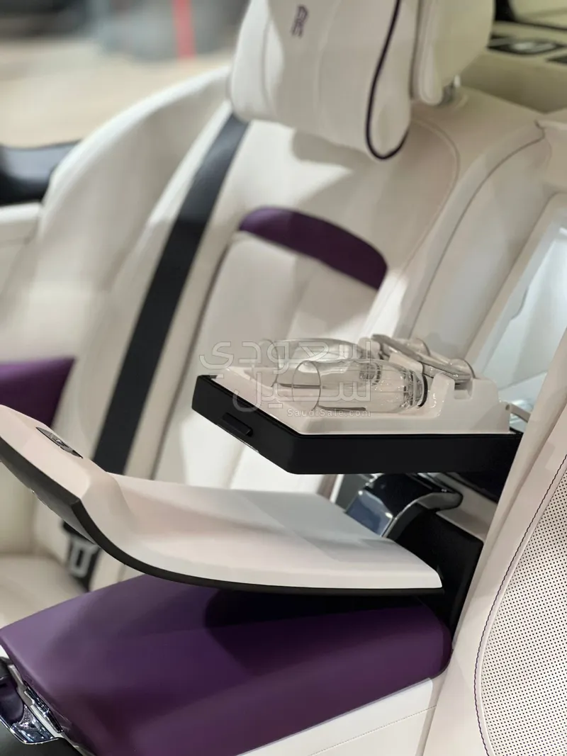 2024 رولز رويس كولينان سلفر بادج