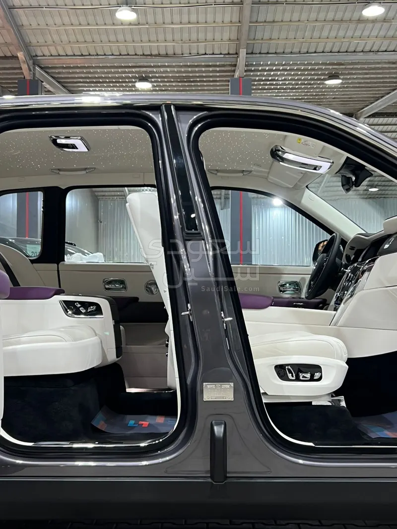 2024 رولز رويس كولينان سلفر بادج