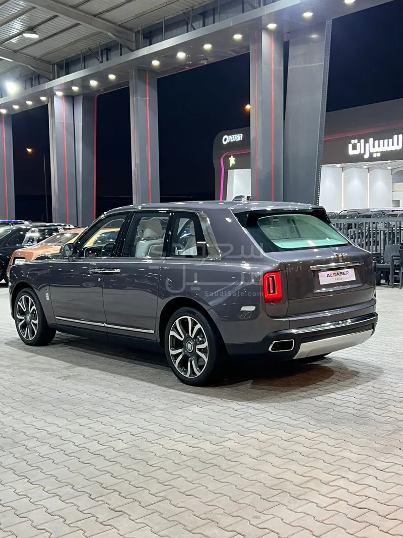 2024 رولز رويس كولينان سلفر بادج