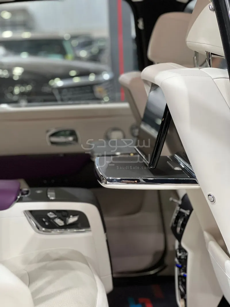 2024 رولز رويس كولينان سلفر بادج