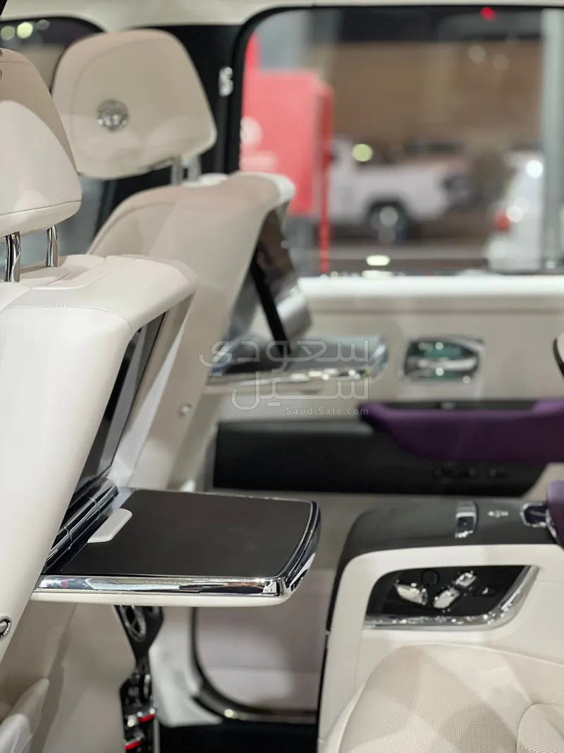 2024 رولز رويس كولينان سلفر بادج