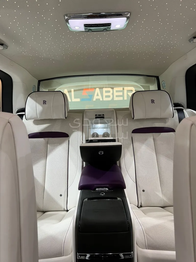 2024 رولز رويس كولينان سلفر بادج
