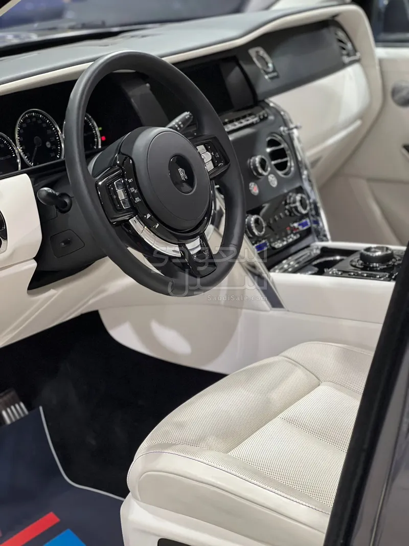 2024 رولز رويس كولينان سلفر بادج