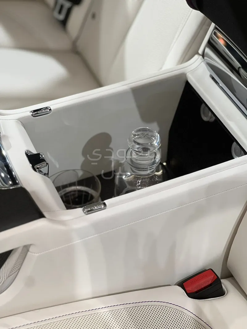 2024 رولز رويس كولينان سلفر بادج