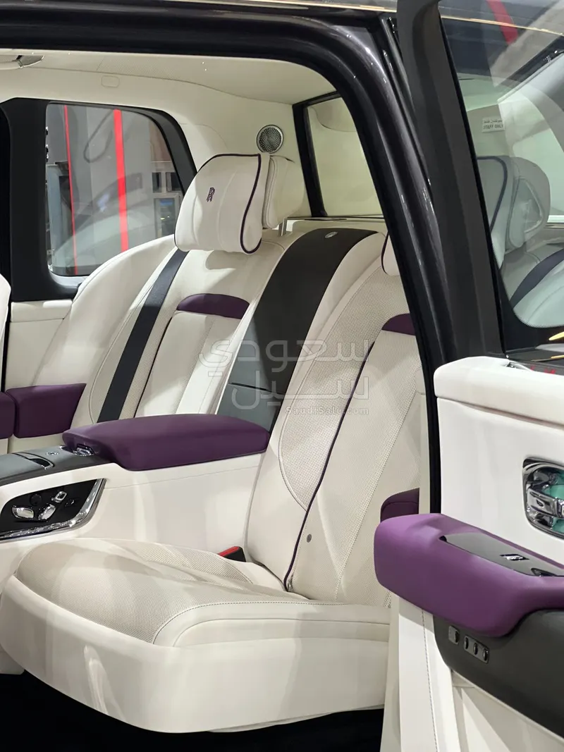 2024 رولز رويس كولينان سلفر بادج