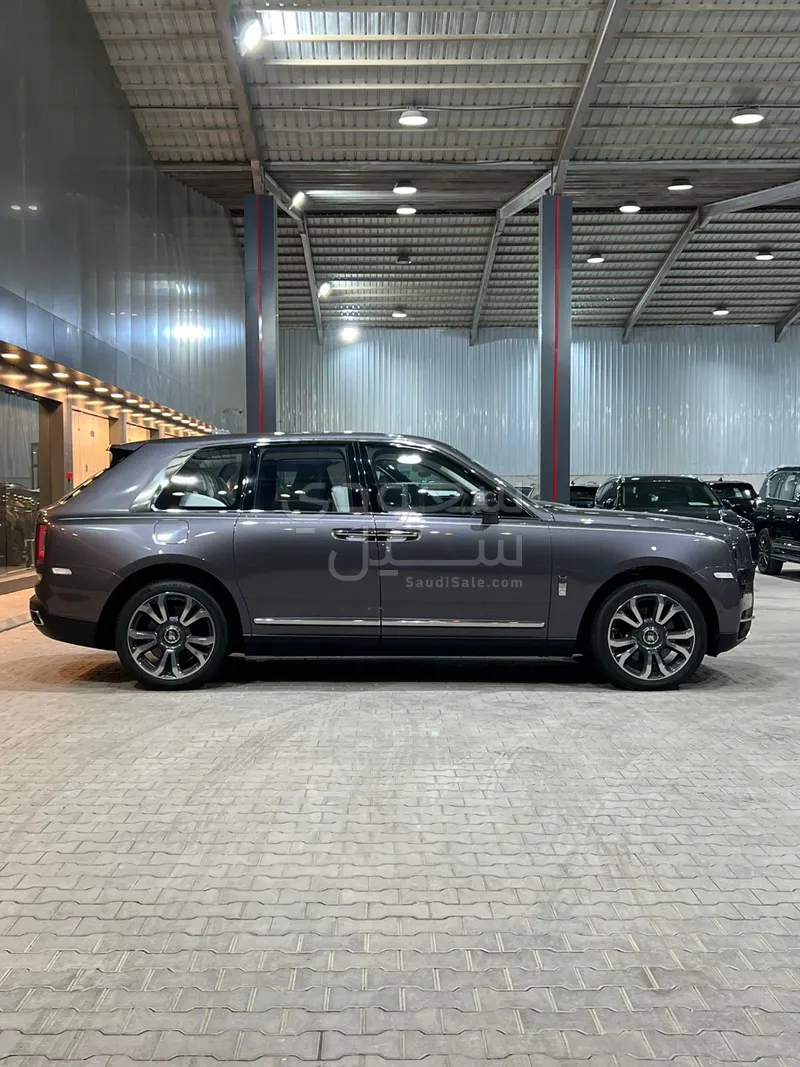 2024 رولز رويس كولينان سلفر بادج