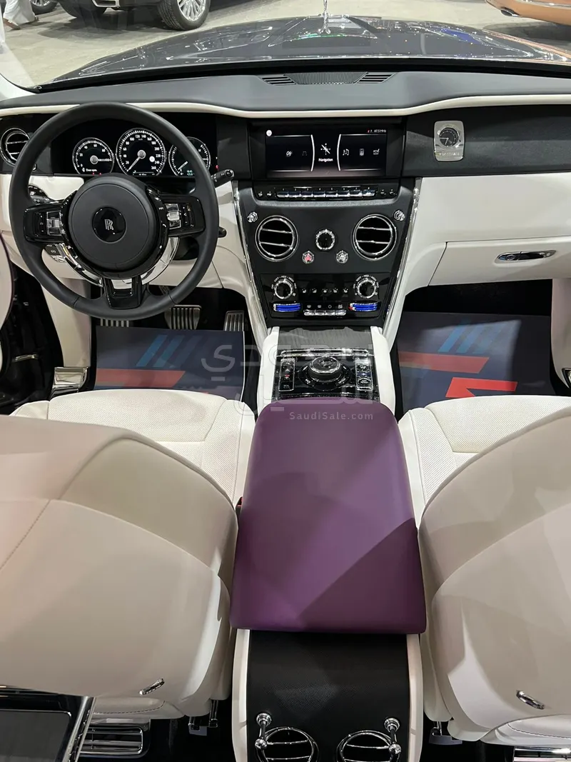 2024 رولز رويس كولينان سلفر بادج