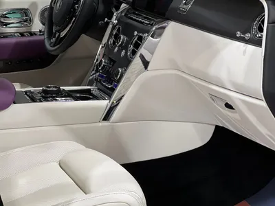 2024 رولز رويس كولينان سلفر بادج