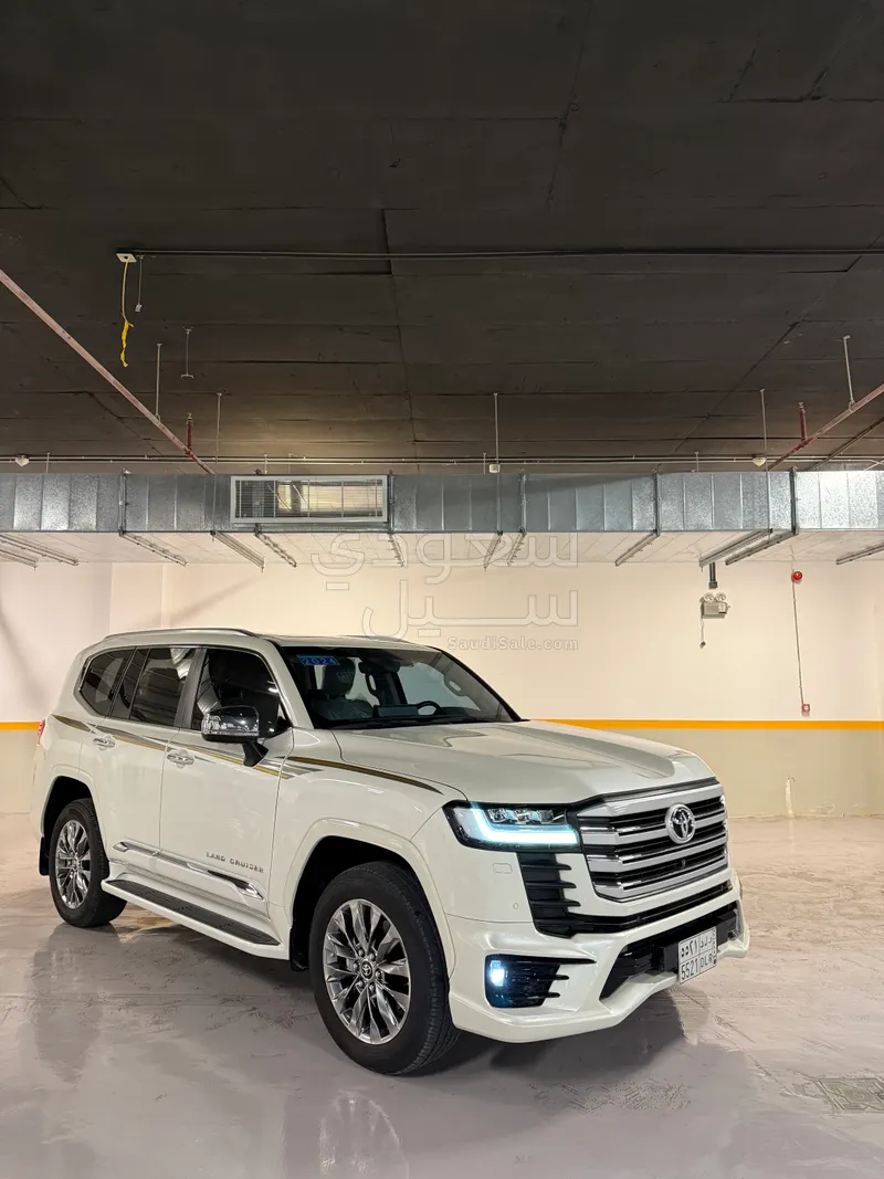 2024 تويوتا لاند كروزر في اكس ار