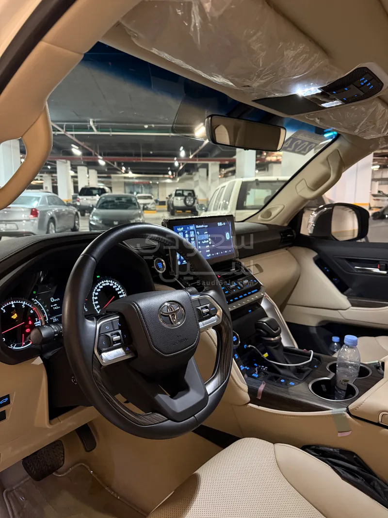 2024 تويوتا لاند كروزر في اكس ار