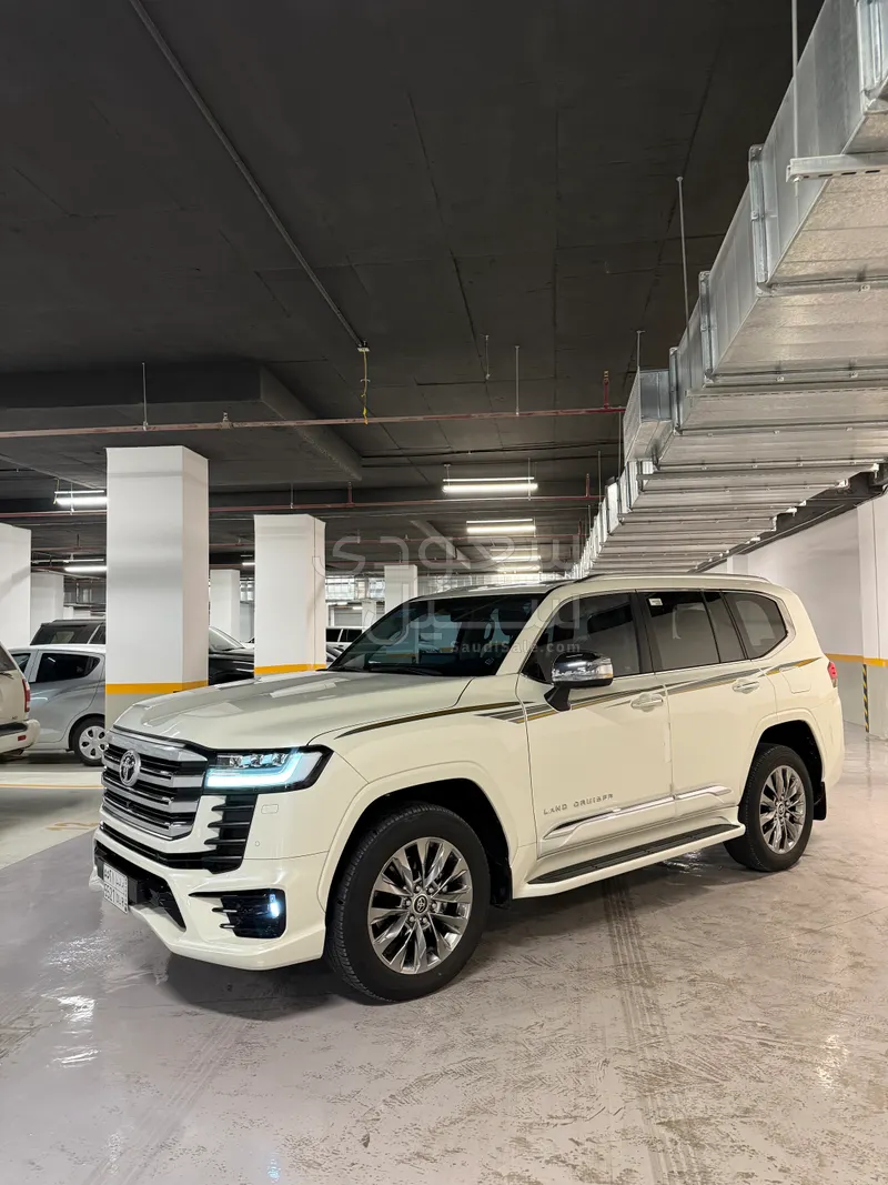 2024 تويوتا لاند كروزر في اكس ار