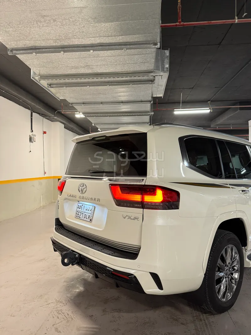 2024 تويوتا لاند كروزر في اكس ار