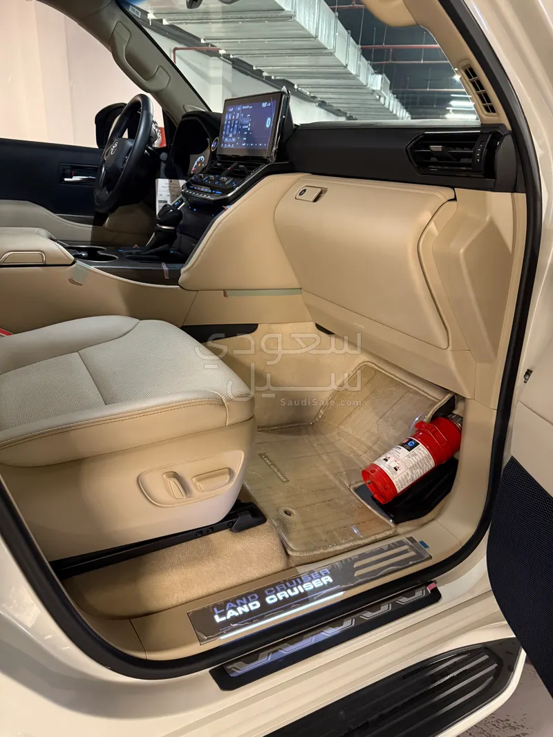 2024 تويوتا لاند كروزر في اكس ار