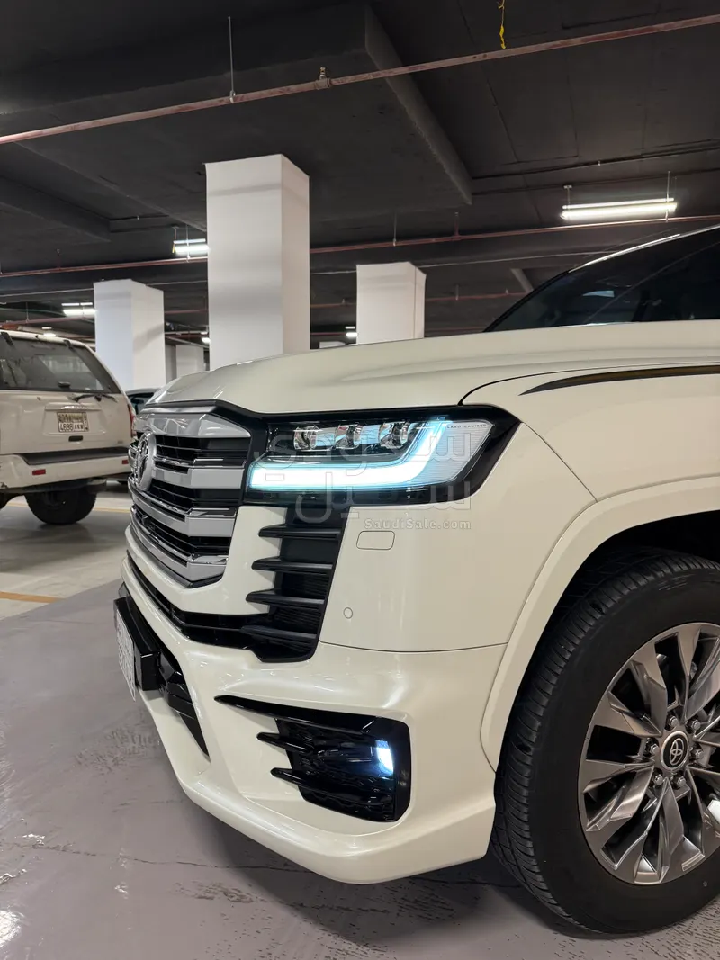 2024 تويوتا لاند كروزر في اكس ار