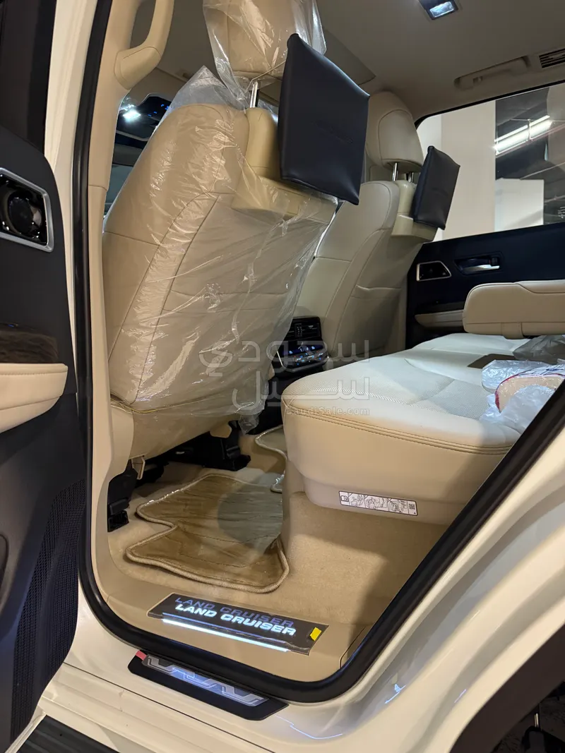 2024 تويوتا لاند كروزر في اكس ار