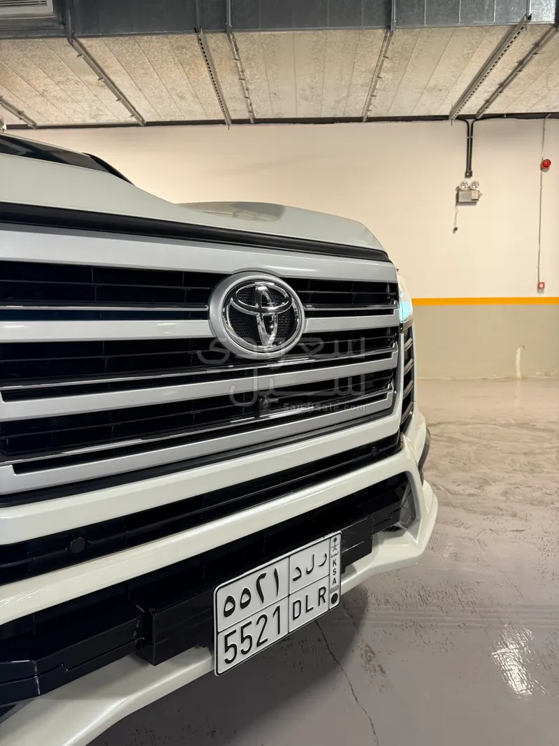 2024 تويوتا لاند كروزر في اكس ار