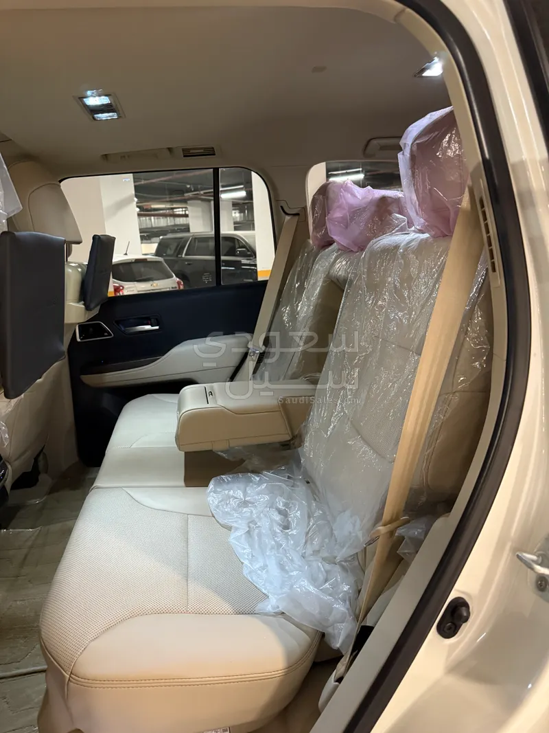 2024 تويوتا لاند كروزر في اكس ار