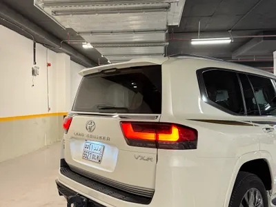 2024 تويوتا لاند كروزر في اكس ار