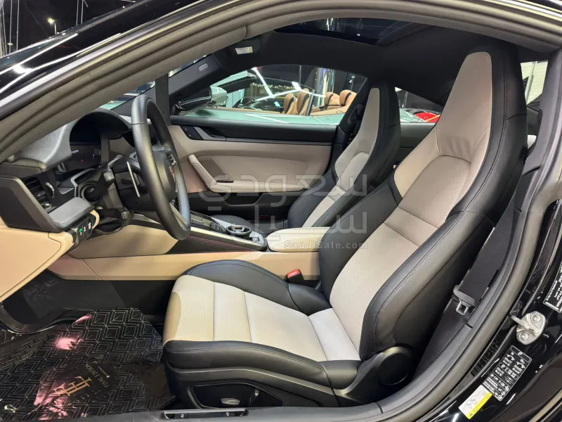 2025 بورش 911 كاريرا