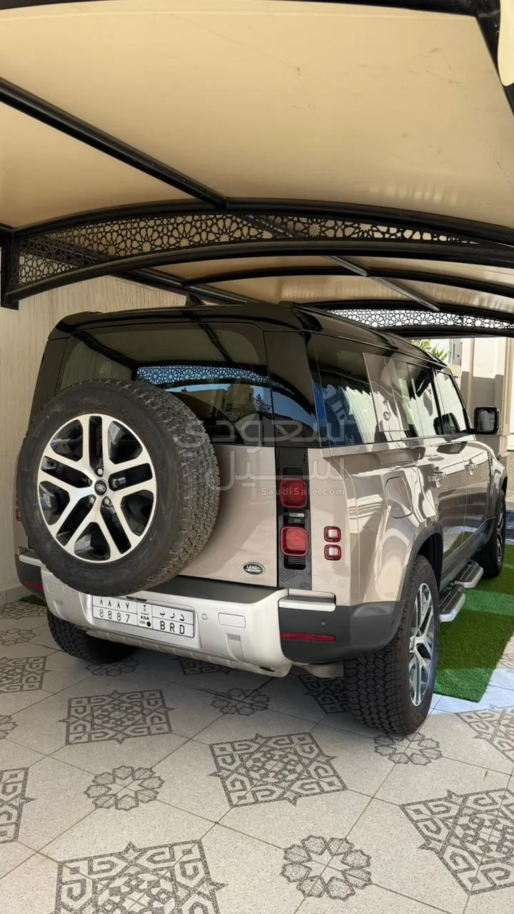 2023 لاند روفر ديفيندر 110
