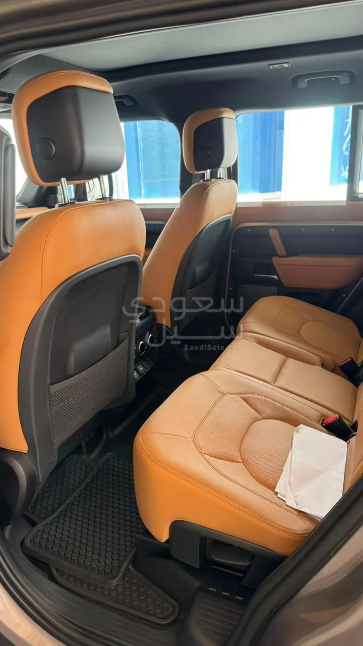 2023 لاند روفر ديفيندر 110