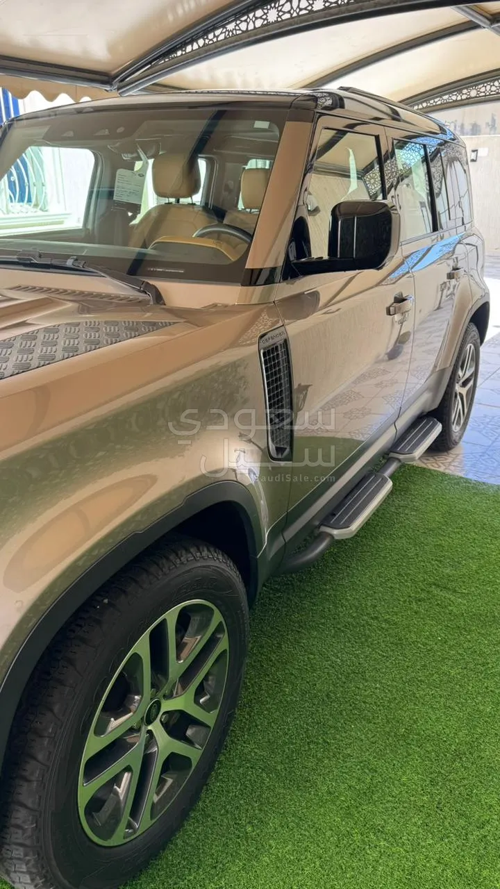 2023 لاند روفر ديفيندر 110