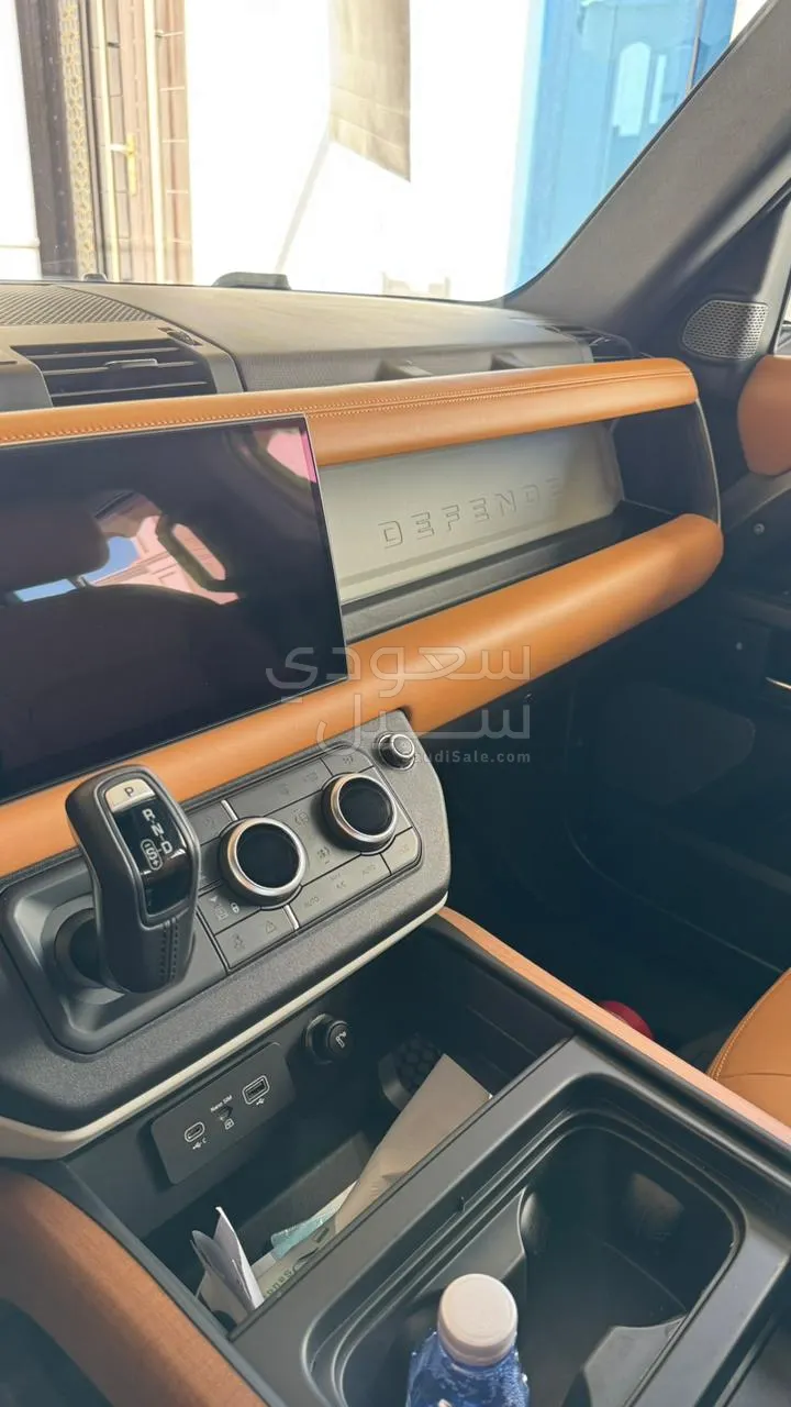 2023 لاند روفر ديفيندر 110