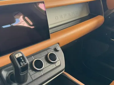 2023 لاند روفر ديفيندر 110